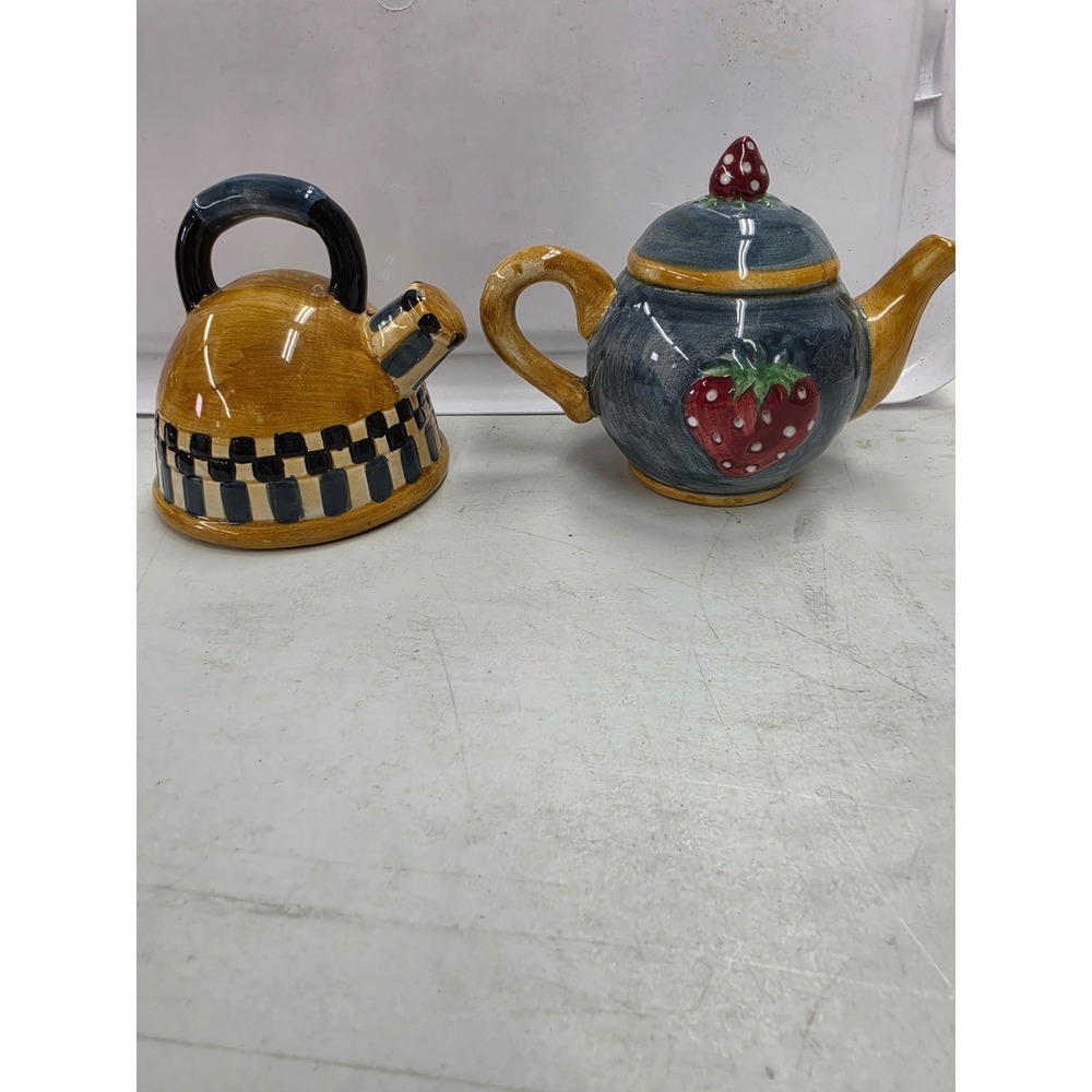Sakura China Teapot Kettle Salt Pepper Shakers Strawberry Checkered Ceramic Set